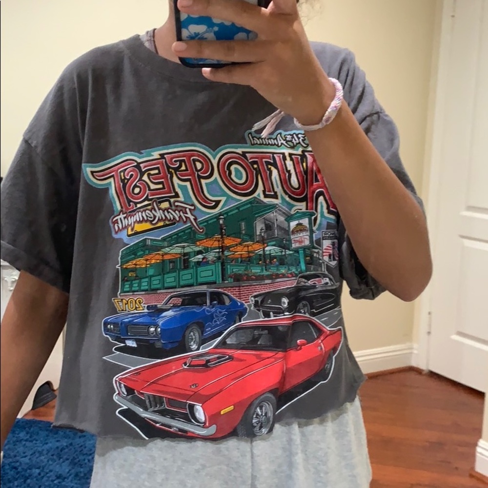 dark grey graphic tee with car